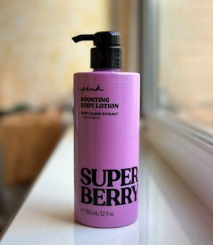 Лосьйон для тіла PINK Super Berry Body Lotion 355 мл 958-994 фото